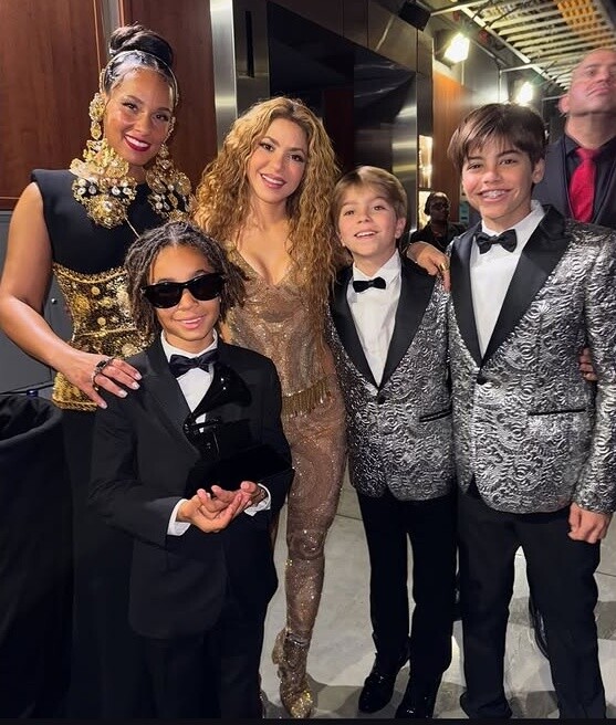 TAYLOR_SWIFT_KAI_GIOS_ALICIA_KEYS_GRAMMYS_3_9d223.jpg