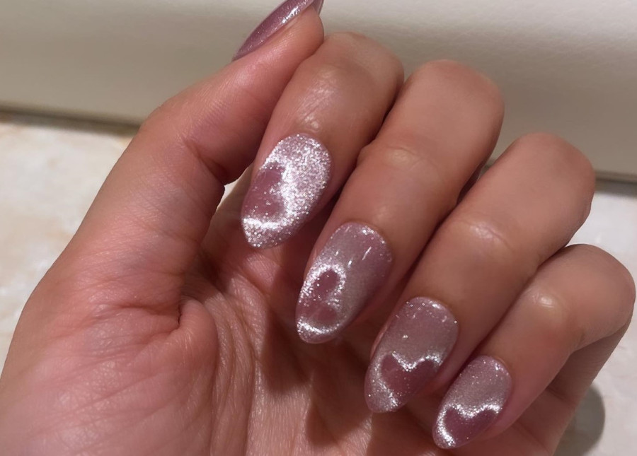 Cat-Eye Nails: Η τάση που θα βλέπεις ξανά και ξανά το 2025