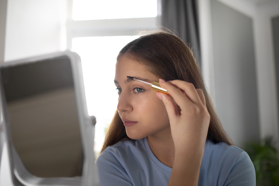 Powder Brows: Το νέο trend για φυσικά, απαλά και καλοσχηματισμένα φρύδια