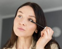 Τα απόλυτα tips για την εφαρμογή mascara σε ώριμες βλεφαρίδες