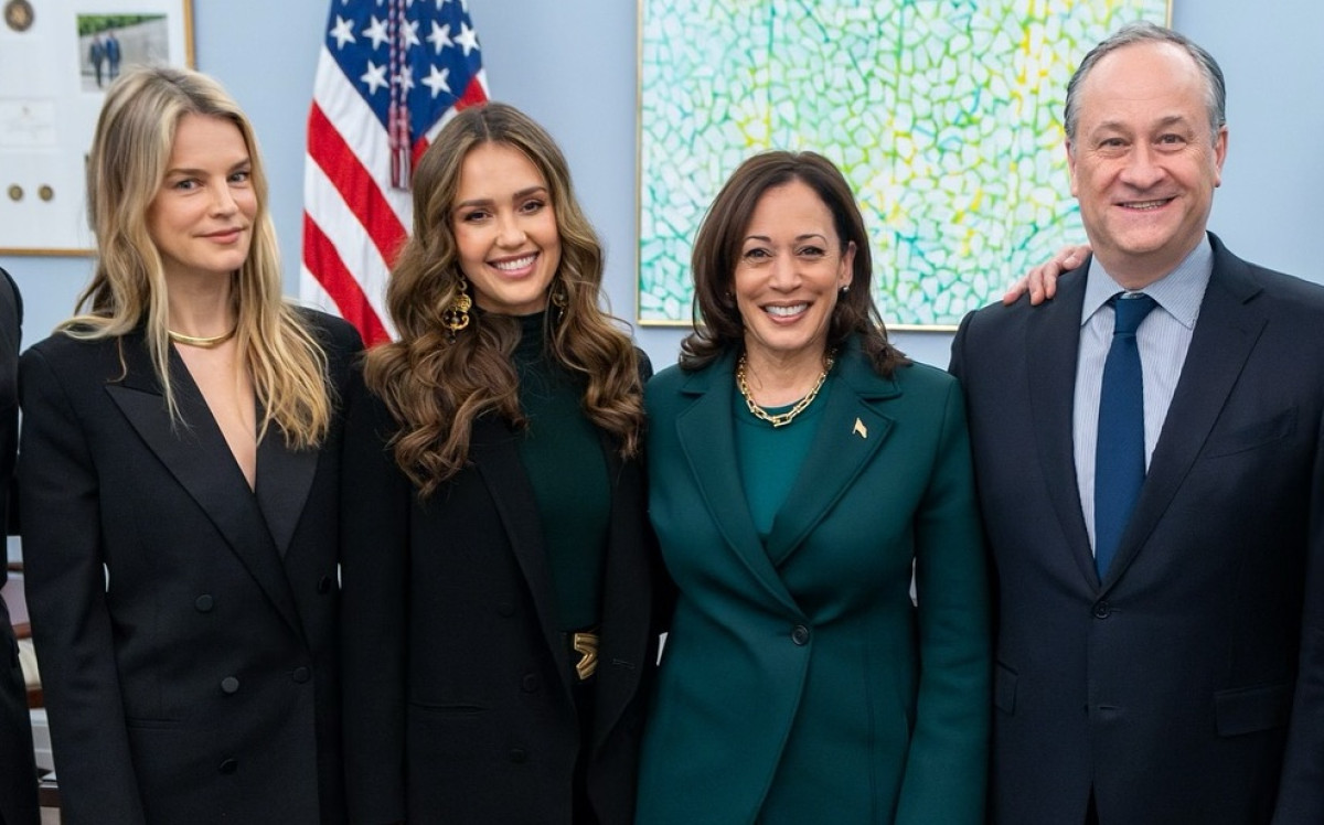 Jessica Alba: Υποστήριξε δημόσια Kamala Harris, έκλεισε τα σχόλια και ήρθε Ελλάδα για κρουαζιέρα