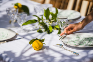 Πώς στρώνεις σωστά ένα τραπέζι; Οι τρεις εκδοχές