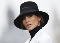 Jennifer Lopez: Μετά το διαζύγιο, “Μαλλιά Κουβάρια” και με τους fans της; 