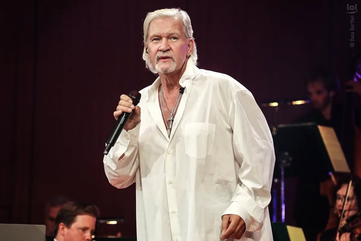 Johnny Logan: Ο θρύλος της Eurovision εξηγεί τι έχει αλλάξει και ποιο τραγούδι του διαγωνισμού είναι το αγαπημένο του