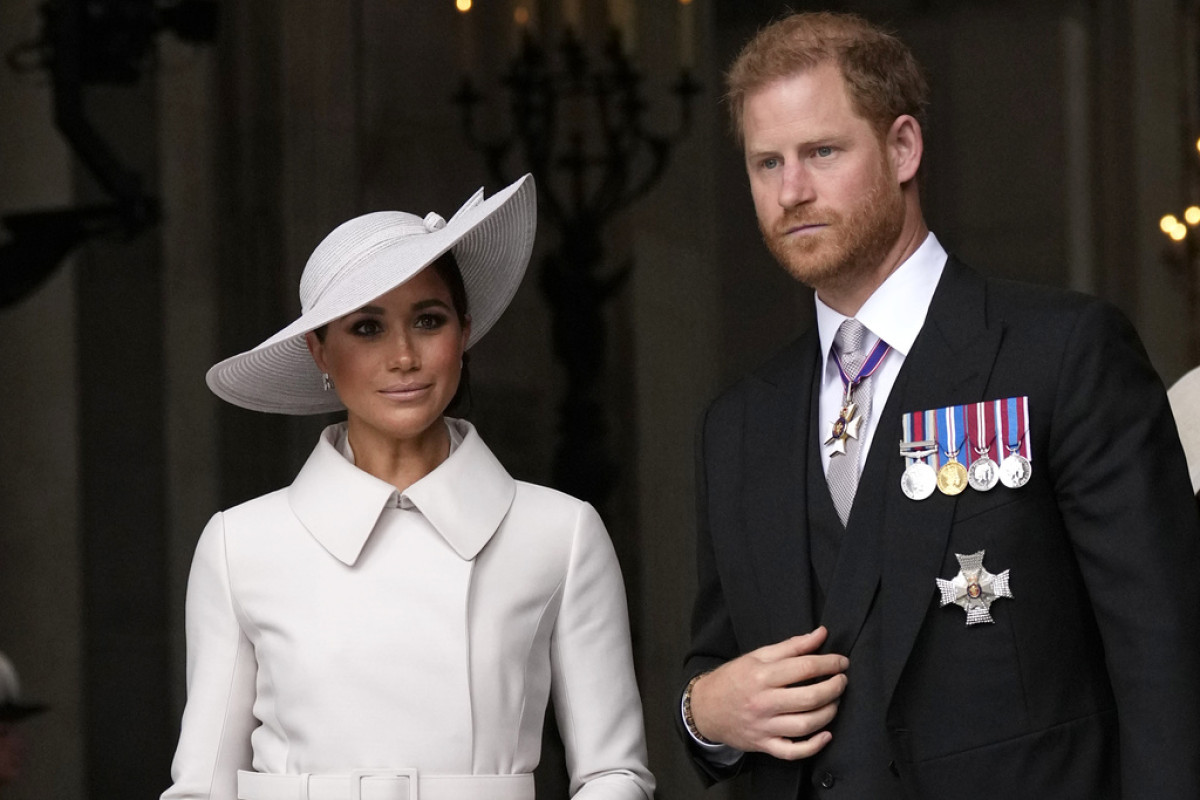 Meghan Markle: Δείτε πώς κοιτάει τον Harry πριν πάρει χαμπάρι την κάμερα