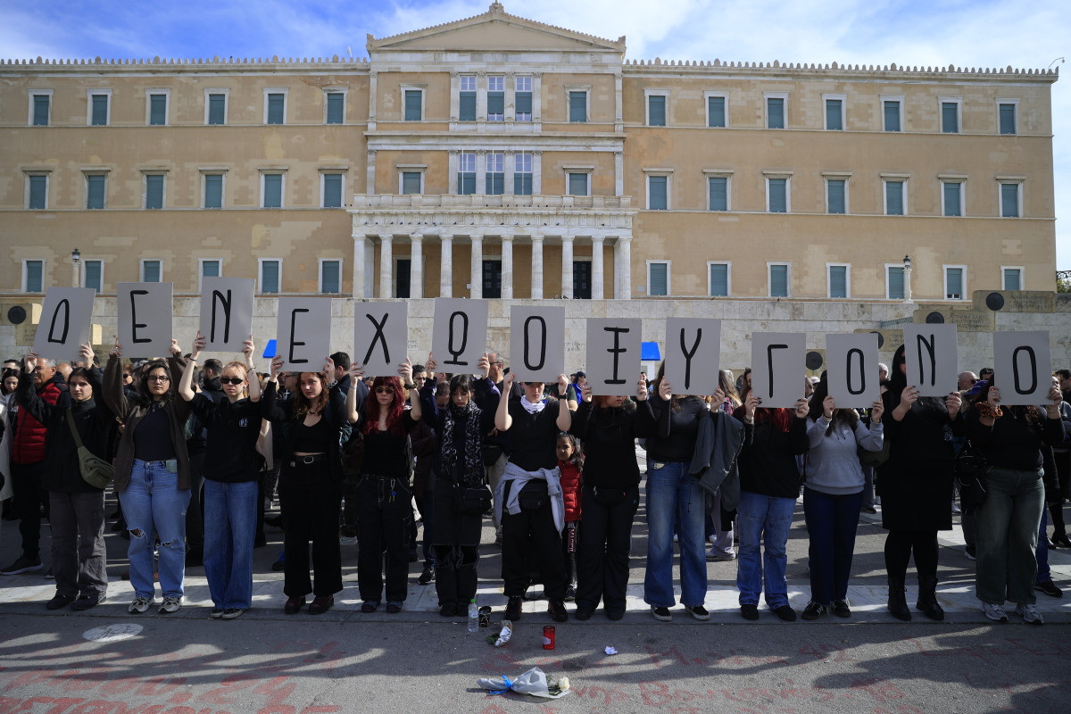 Πώς μιλάμε στα παιδιά μας για τα Τέμπη και τη διαδήλωση;