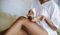 Body lotion ή body oil: Ποιο να διαλέξεις για λαμπερό, απαλό δέρμα