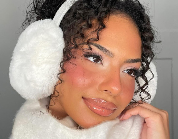 “I’m Cold” Makeup: Το frosty beauty trend που λατρεύει τώρα στο TikTok