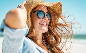 Ήλιος, αλάτι, χλώριο: Tips για να προστατέψεις τα μαλλιά σου αυτό το καλοκαίρι