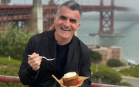 Παύλος Σταματόπουλος: Έκλεισε τα 50 με carrot cake και 15 βαθμούς στη γέφυρα του San Fransisco