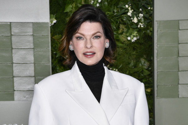 Η Linda Evangelista αποκαλεί το μέλασμα «δώρο» - Να γιατί