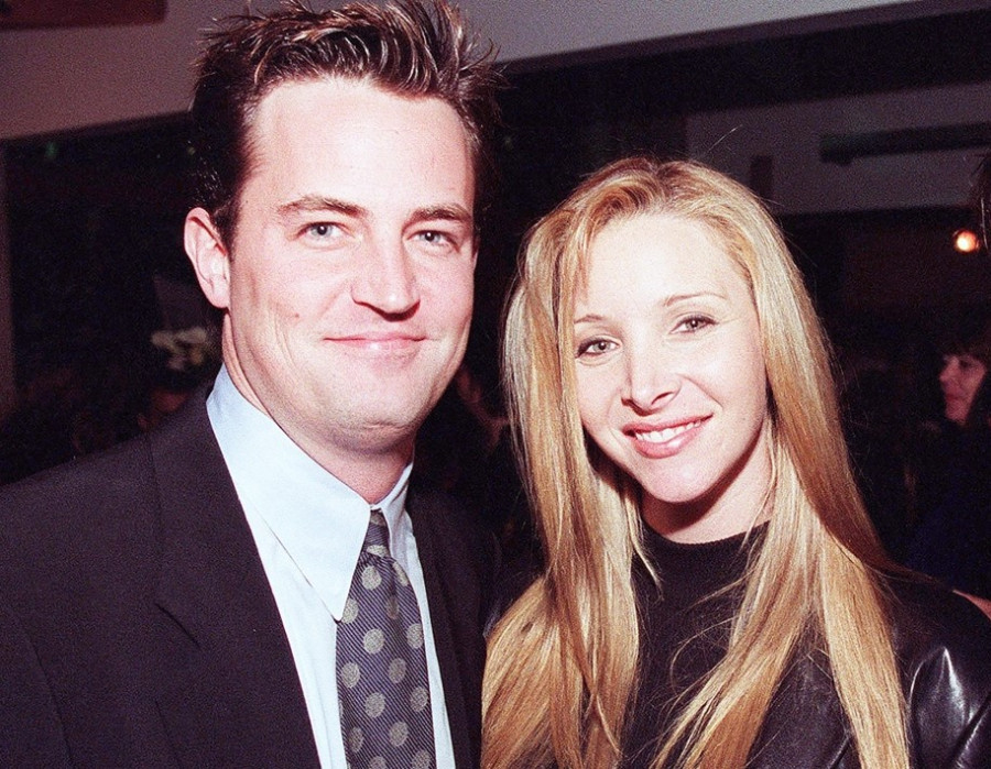 Lisa Kudrow: Ο Matthew Perry της είχε γράψει ένα κρυφό σημείωμα από τα γυρίσματα των &quot;Friends&quot; και το βρήκε τώρα