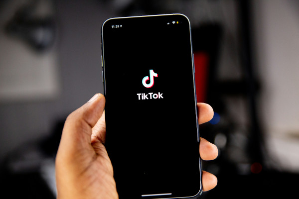 TikTok Addiction Scale: Το εργαλείο που ανέπτυξαν Έλληνες καθηγητές για τη μέτρηση του εθισμού στο Μέσο