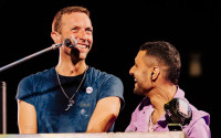 Coldplay: Ο Chris Martin έπεσε σε καταπακτή στη συναυλία τους στη Μελβούρνη