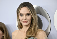 Το lip combo που χρειάζεσαι για χείλη σαν της Angelina Jolie