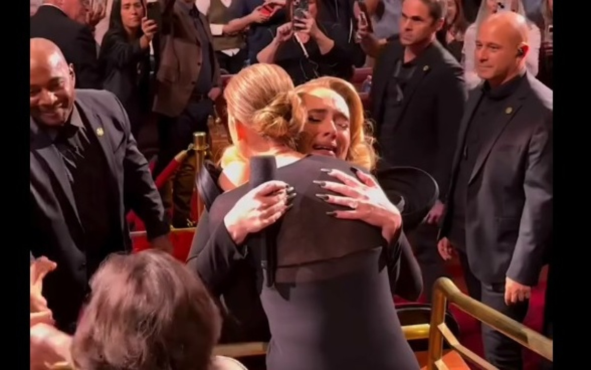 Adele: Ξέσπασε σε κλάματα όταν εντόπισε την Celine Dion στο κοινό στο Las Vegas