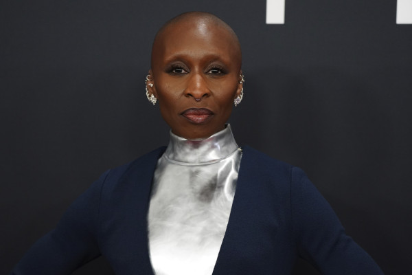 Η Cynthia Erivo αποφάσισε το μακιγιάζ της για τα Grammys δύο ώρες πριν και κάθε προϊόν κοστίζει λιγότερο από 15€