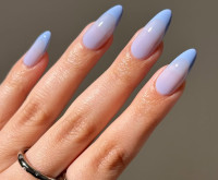 Blue Nail Theory: Γιατί το μπλε μανικιούρ είναι η νέα εμμονή των γυναικών στο TikTok;