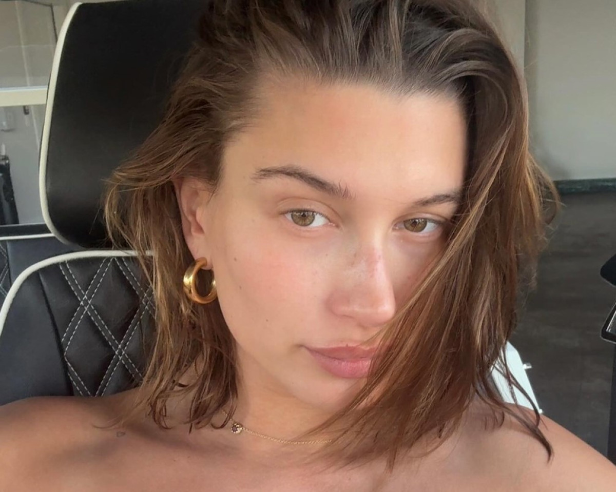 Η Hailey Bieber μοιράστηκε μια σπάνια φωτογραφία του μικρού Jack Blues, ανοίγοντας την καρδιά της για τη μητρότητα