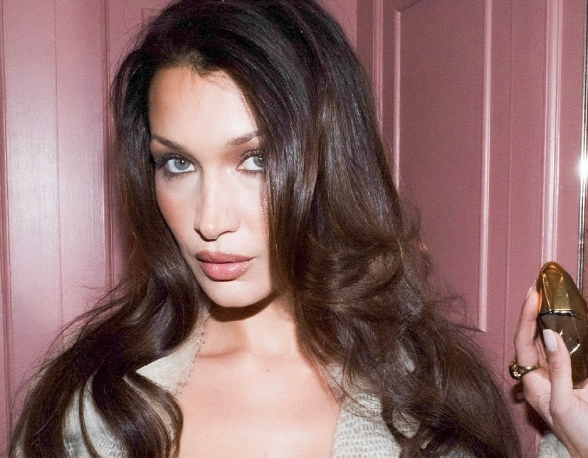 Το mocha mousse μανικιούρ της Bella Hadid είναι ό,τι πιο cozy για τον χειμώνα