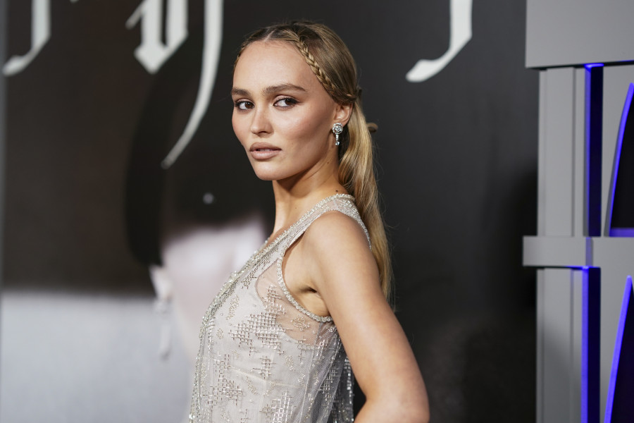 Το cool-toned μακιγιάζ της Lily-Rose Depp είναι η επιτομή των ‘90s