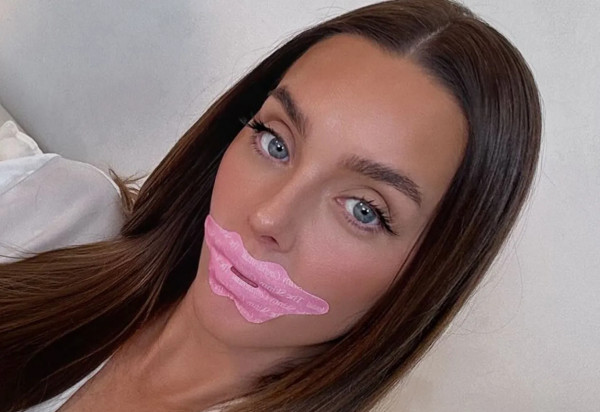 Mouth-taping: Το νέο viral beauty trend που έχει διχάσει τους χρήστες του TikTok