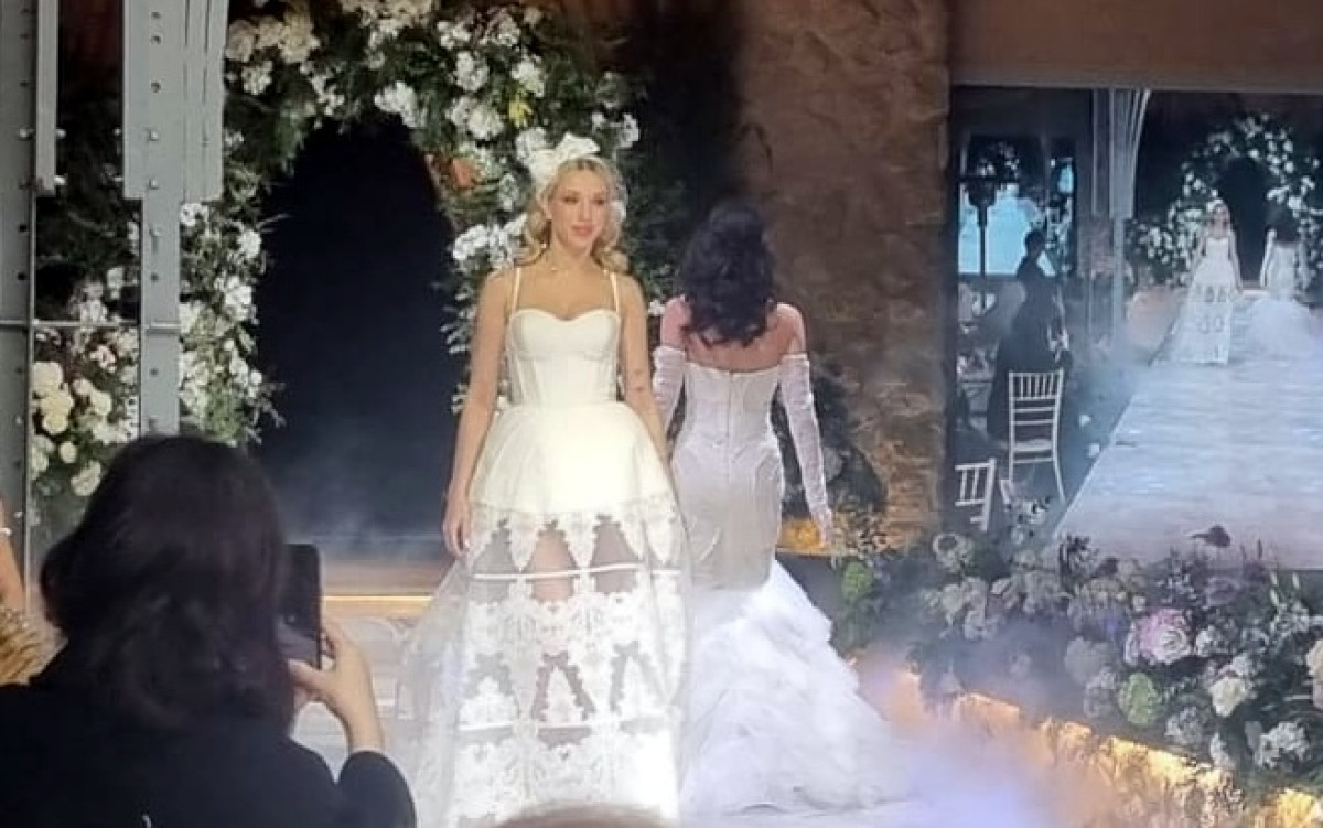 Γαρυφαλλιά Καληφώνη: Η πασαρέλα με Vera Wang, το στρίβειν από τις κάμερες και η δοκιμή του air fryer