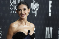 Η Demi Moore έδειχνε πιο νέα από ποτέ στα Critics Choice Awards